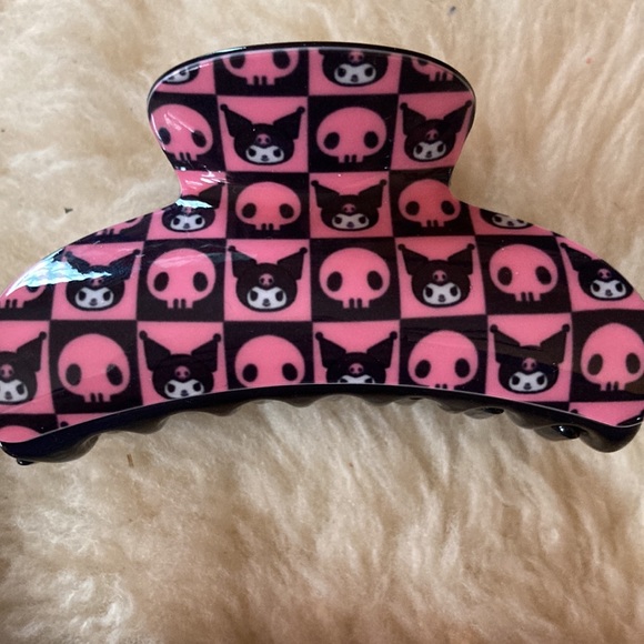 FREE with $30 Purchase! 💜Kuromi Pouch and Hair Clip Bundle - Picture 5 of 5